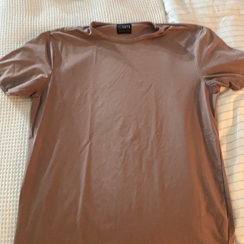 Cuts medium men’s t shirt curve hem